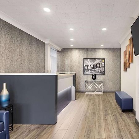 Super 8 by Wyndham Sarnia ON Hotel Bagian luar foto