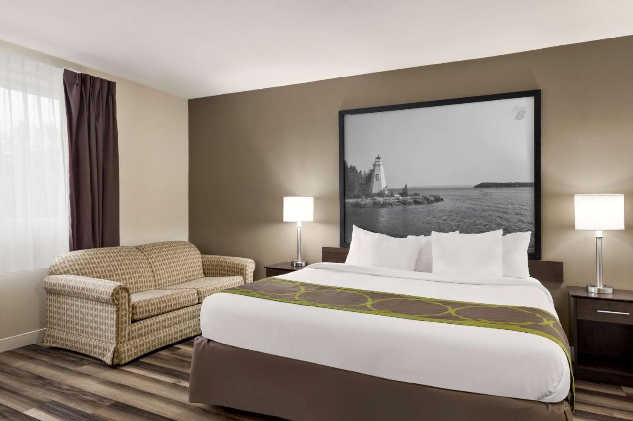 Super 8 by Wyndham Sarnia ON Hotel Bagian luar foto