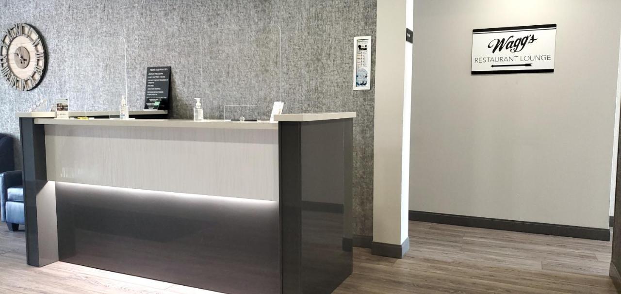 Super 8 by Wyndham Sarnia ON Hotel Bagian luar foto